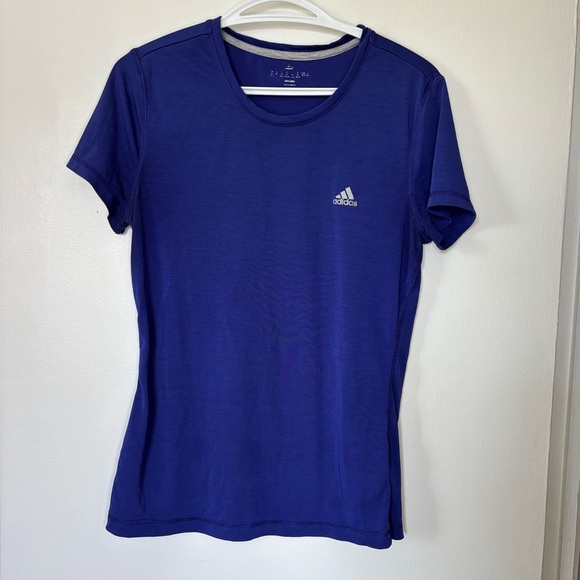 🎉4/30$🎉 Adidas Activewear Tee - Size Medium - Picture 1 of 4